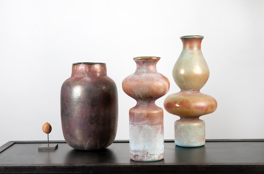 Glass bubble vase with glow medium