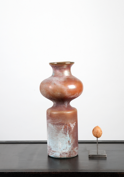 Glass bubble vase with glow medium