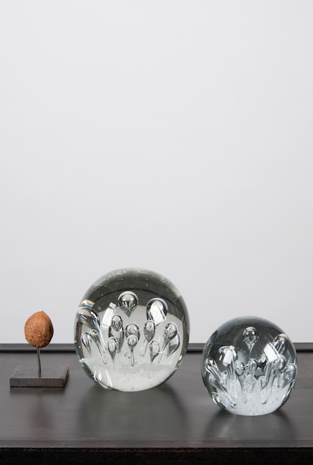 Glass paper press with bubbles small