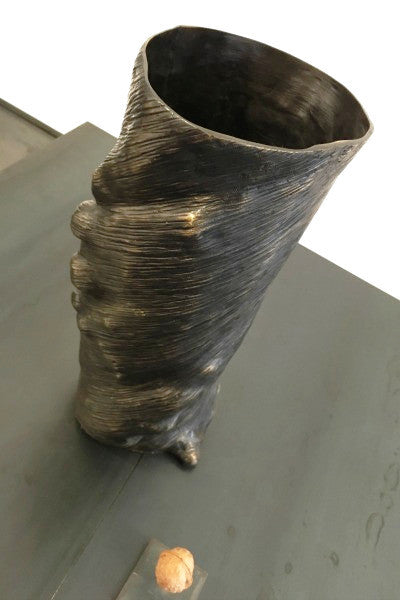 Vase twist antique