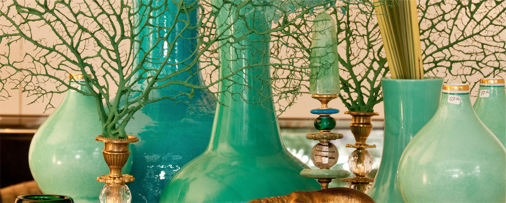 Here we bring you our selection of pots and vases: glass vases, wooden, ceramic, tin or even woolen vases amsterdam